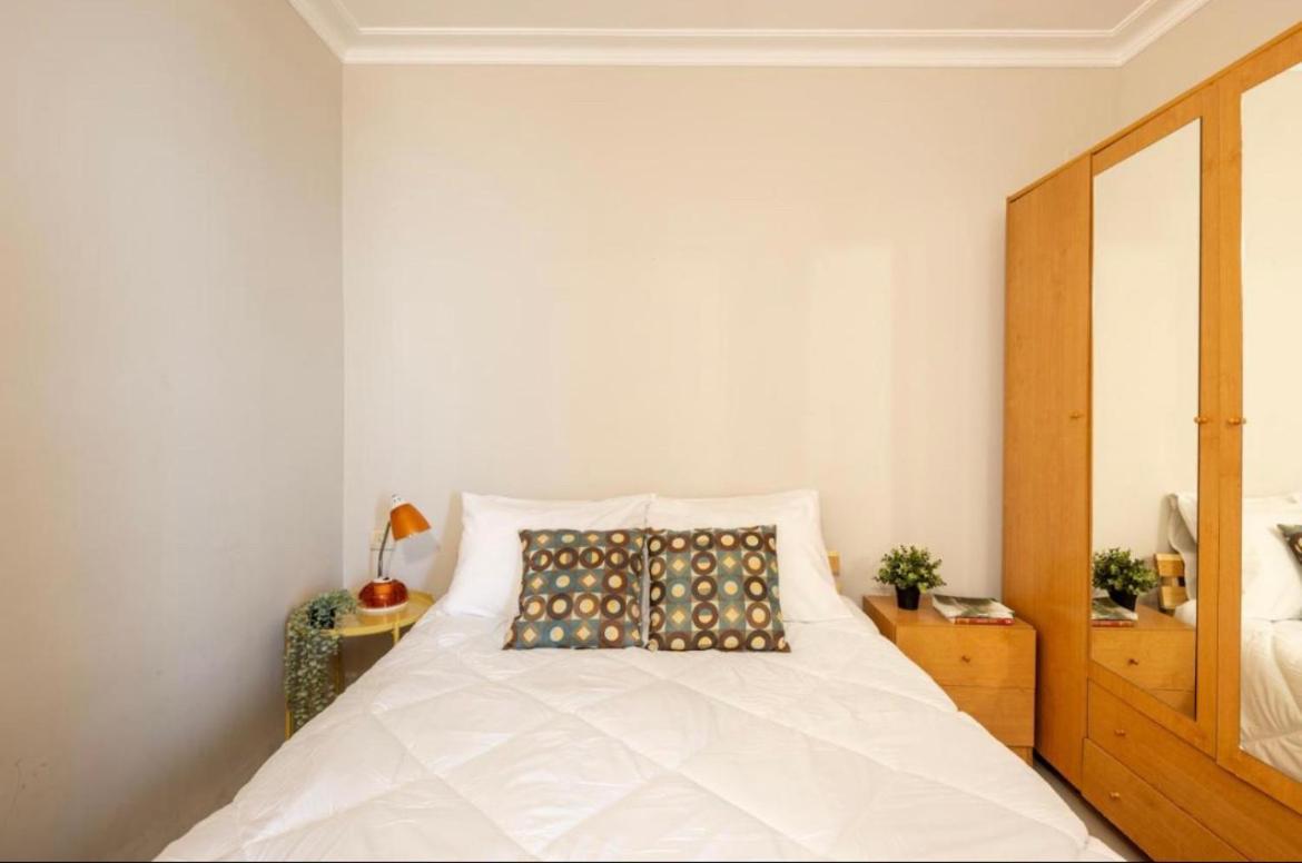 Almog Tower Aparthotel Haifa Rum bild