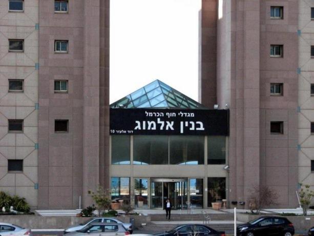 Almog Tower Aparthotel Haifa Exteriör bild